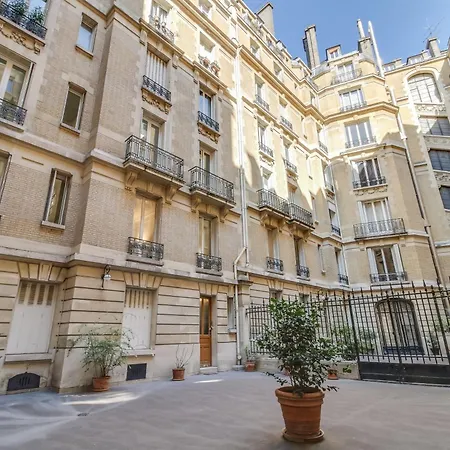 Sejours Parisiens / Belle Courcelles / 4* * Paříž